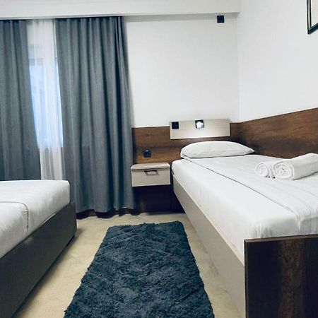Kollar D Guest House - Prenociste Rooms Szabadka Kültér fotó