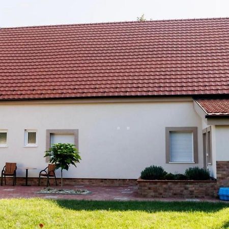 Kollar D Guest House - Prenociste Rooms Szabadka Kültér fotó