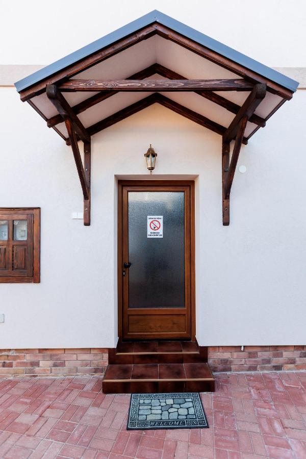 Kollar D Guest House - Prenociste Rooms Szabadka Kültér fotó