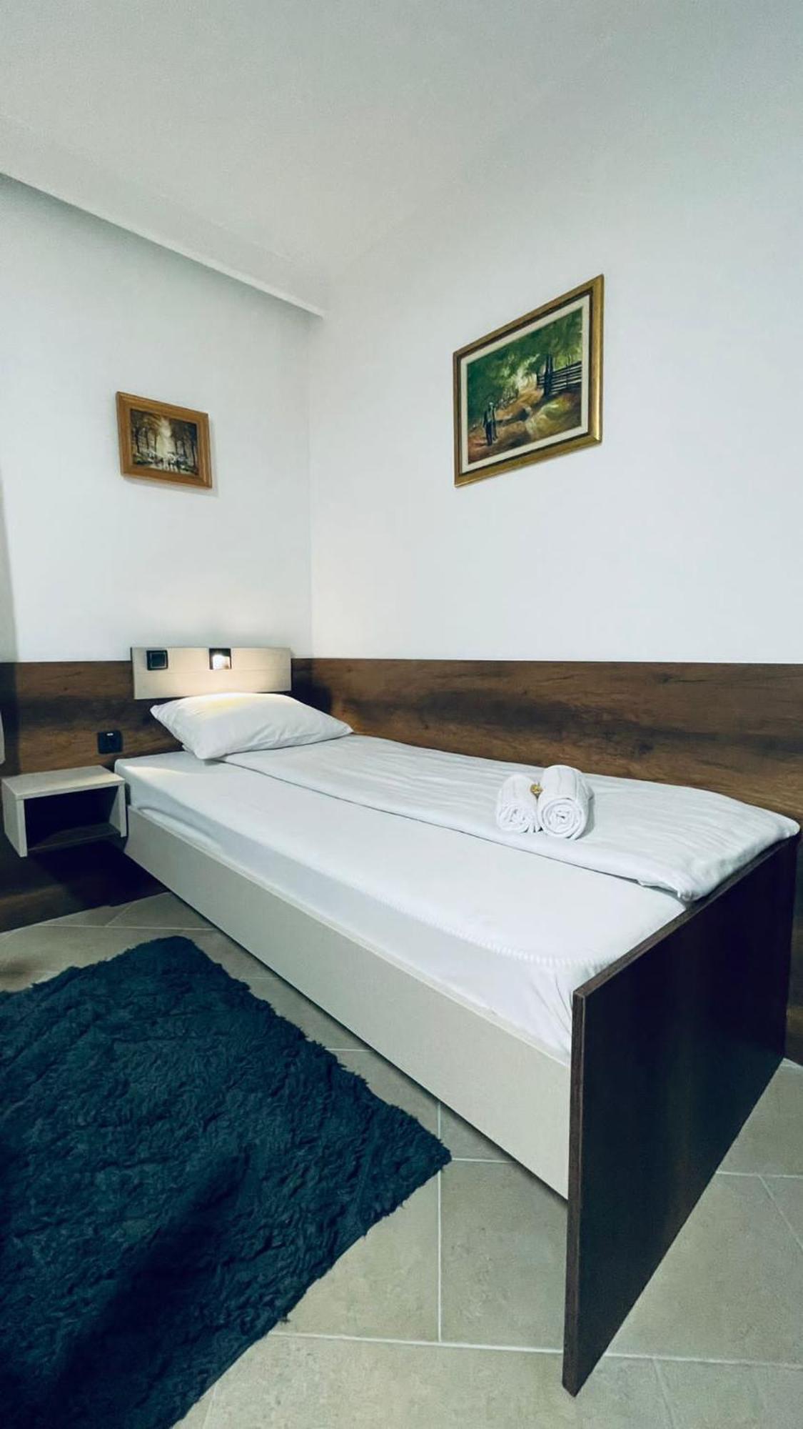 Kollar D Guest House - Prenociste Rooms Szabadka Kültér fotó