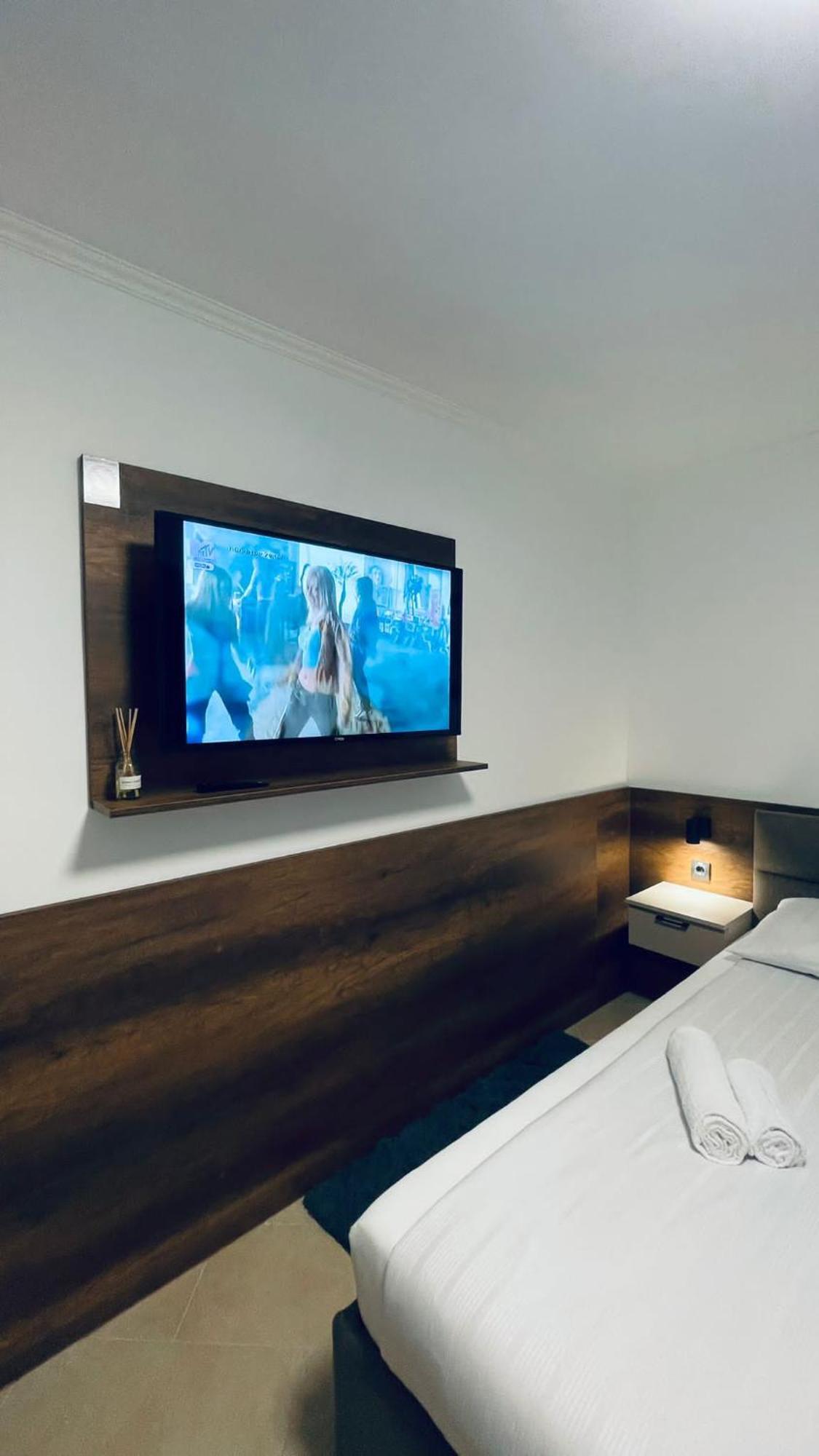 Kollar D Guest House - Prenociste Rooms Szabadka Kültér fotó