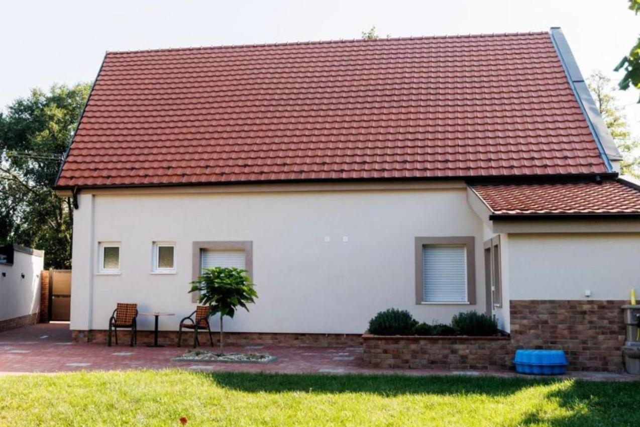 Kollar D Guest House - Prenociste Rooms Szabadka Kültér fotó