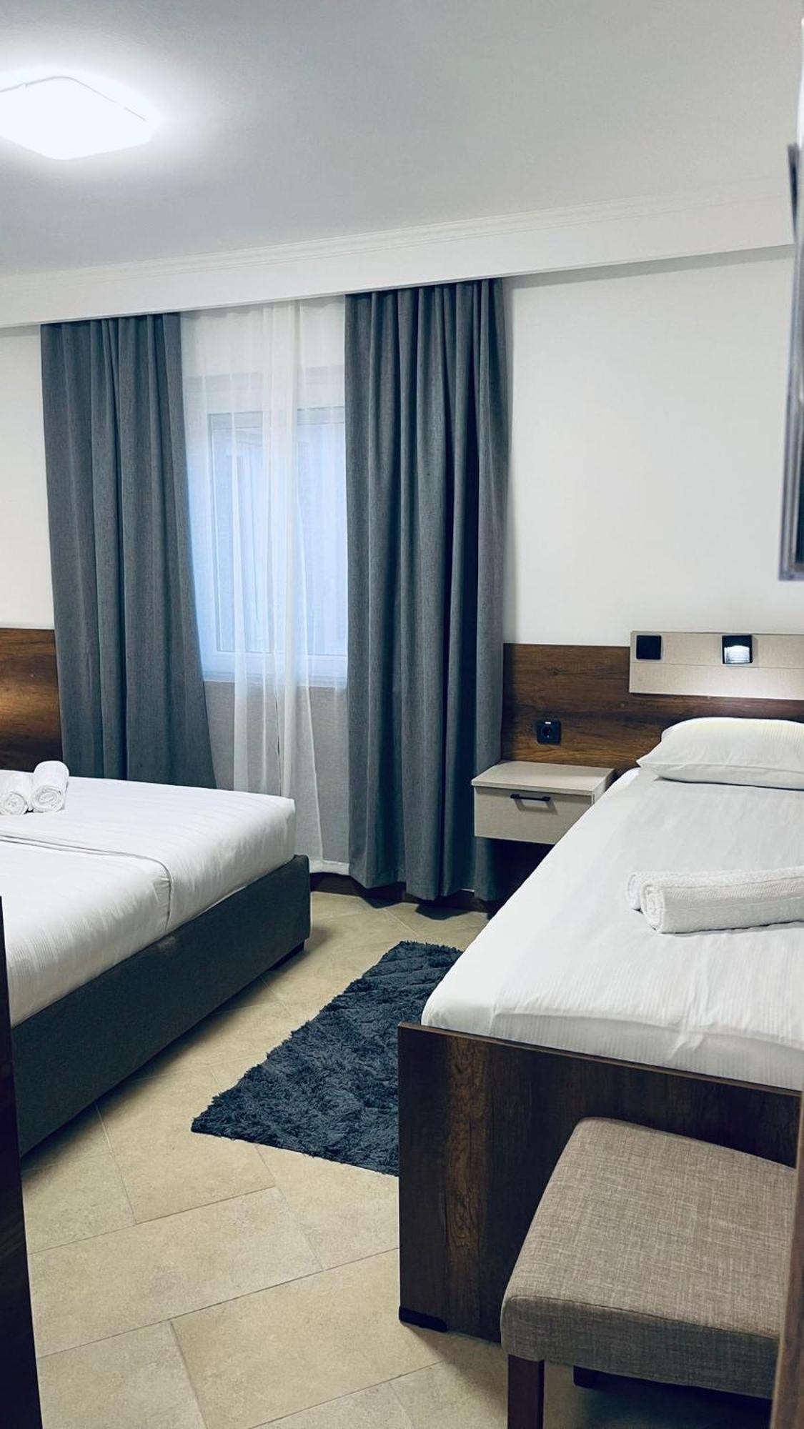 Kollar D Guest House - Prenociste Rooms Szabadka Kültér fotó