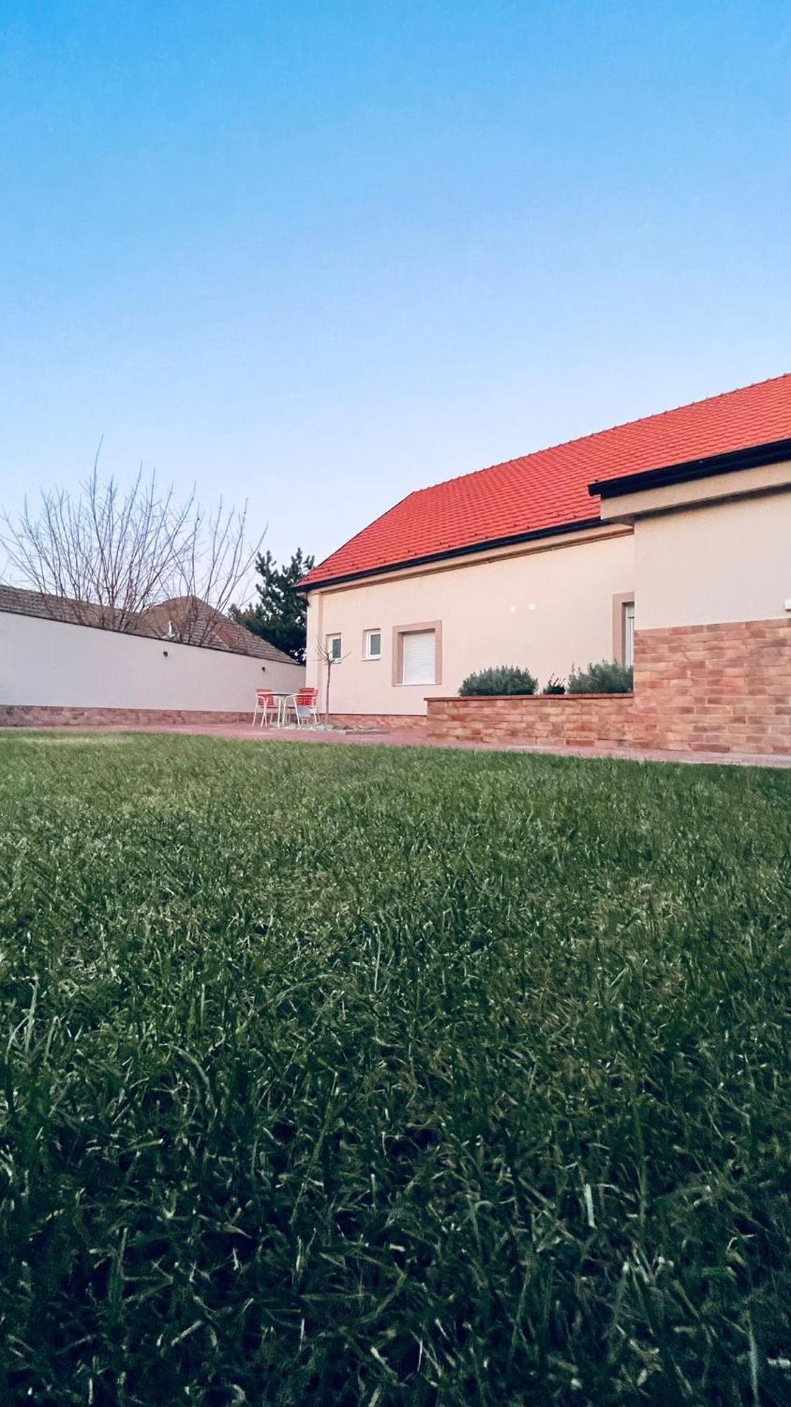 Kollar D Guest House - Prenociste Rooms Szabadka Kültér fotó