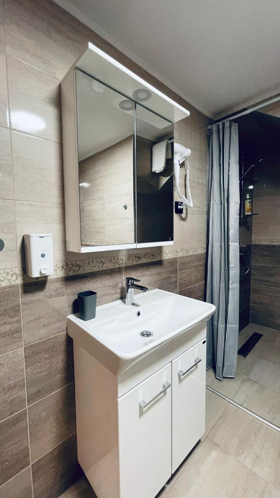 Kollar D Guest House - Prenociste Rooms Szabadka Kültér fotó