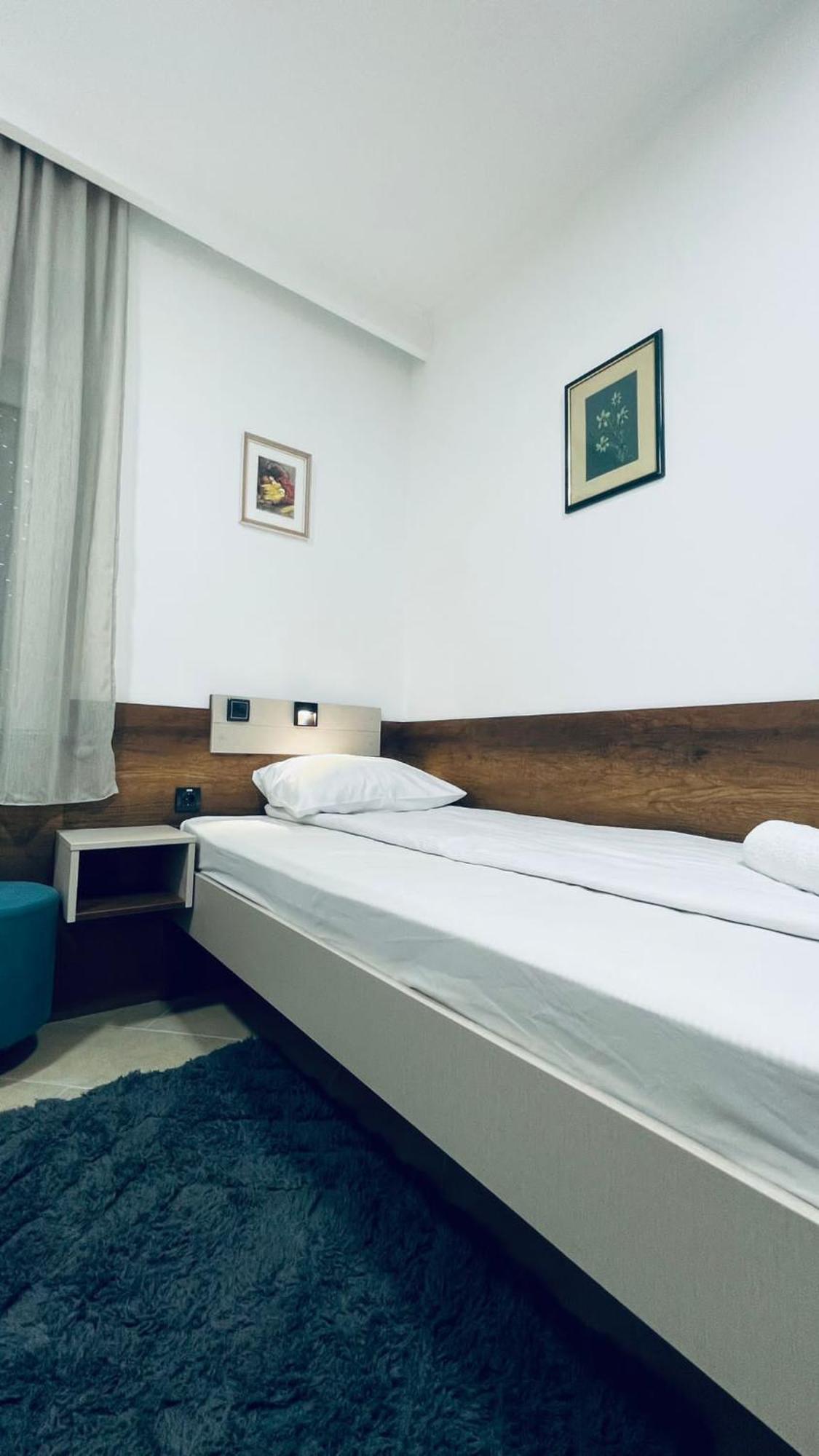 Kollar D Guest House - Prenociste Rooms Szabadka Kültér fotó
