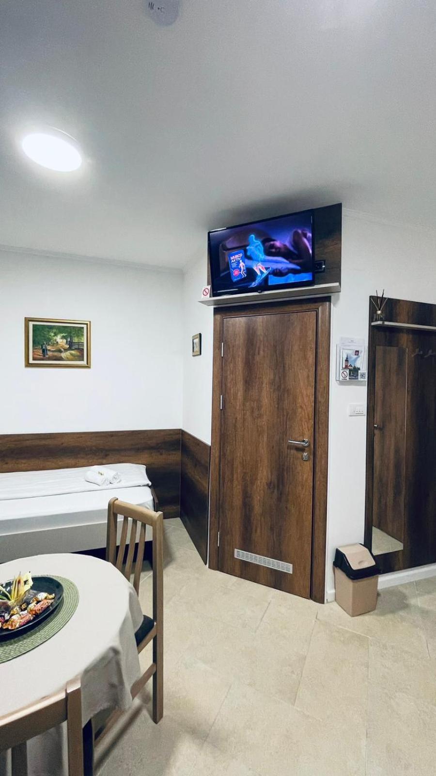 Kollar D Guest House - Prenociste Rooms Szabadka Kültér fotó