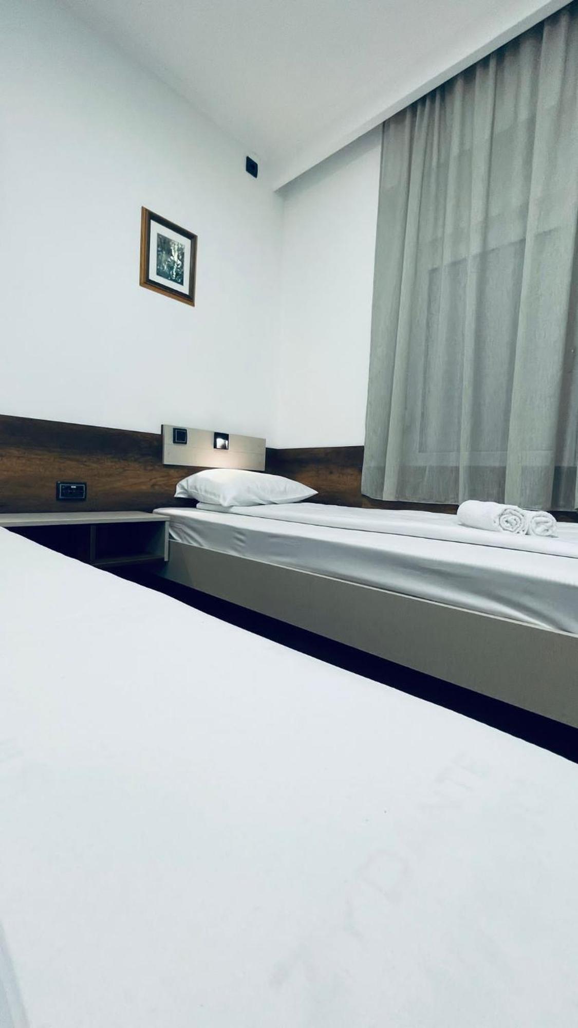 Kollar D Guest House - Prenociste Rooms Szabadka Kültér fotó
